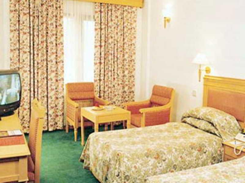 Grande Residencia Hotel Kochi Buitenkant foto